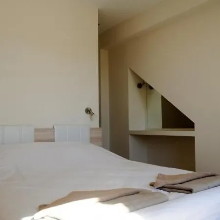 Geris Sleeps 6 With Pool And Air Con Βίλα *