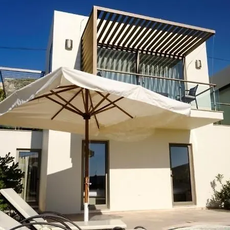 Βίλα Geris Sleeps 6 With Pool And Air Con