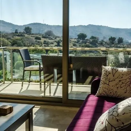 Geris Sleeps 6 With Pool And Air Con *